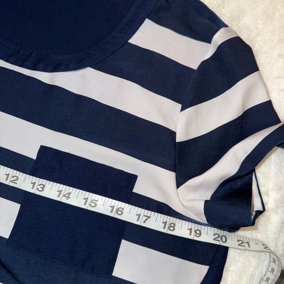 3 x 20$ J. Crew Short Sleeve Tee in Navy and White Stripes Size M - Picture 4 of 5